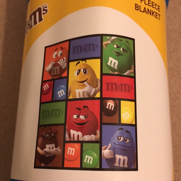 NWT M & M Fleece Throw - Picture 5 of 8